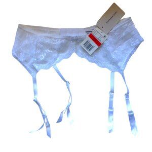b. tempt'd  by wacoal garter belt white Size P/S NWT